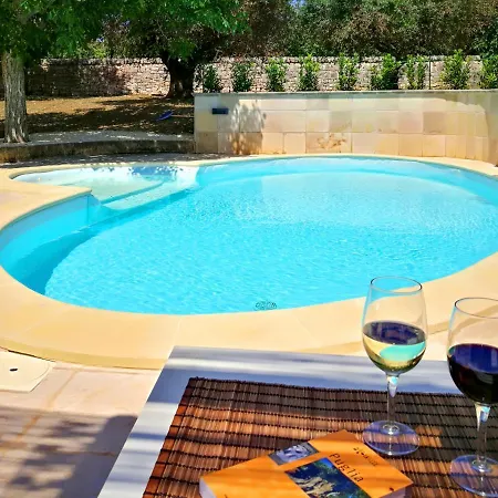 Sleeps 4 Pool Wifi Vila *