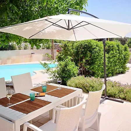 Vila Sleeps 4 Pool Wifi